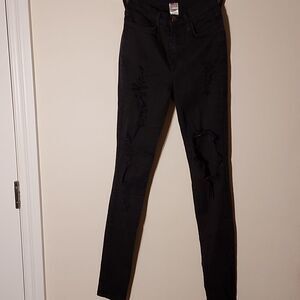 Fashion Nova distressed skinny Jean sz. 1